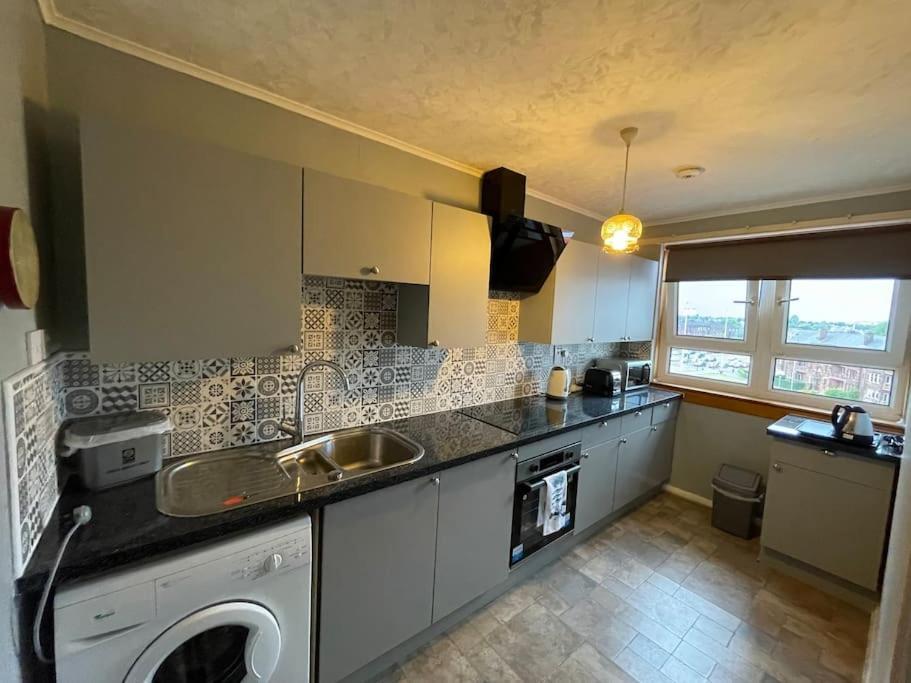 West End Hidden Gem - Modern 2-Bedroom Apartment With Residents Patio Γλασκώβη Εξωτερικό φωτογραφία